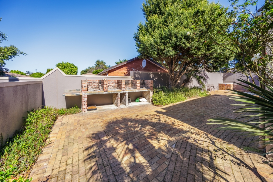 1 Bedroom Property for Sale in Uitzicht Western Cape